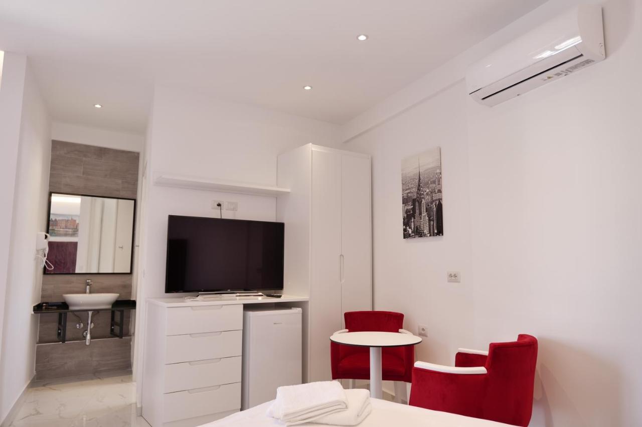 Lumi Hotel Sarandë 外观 照片