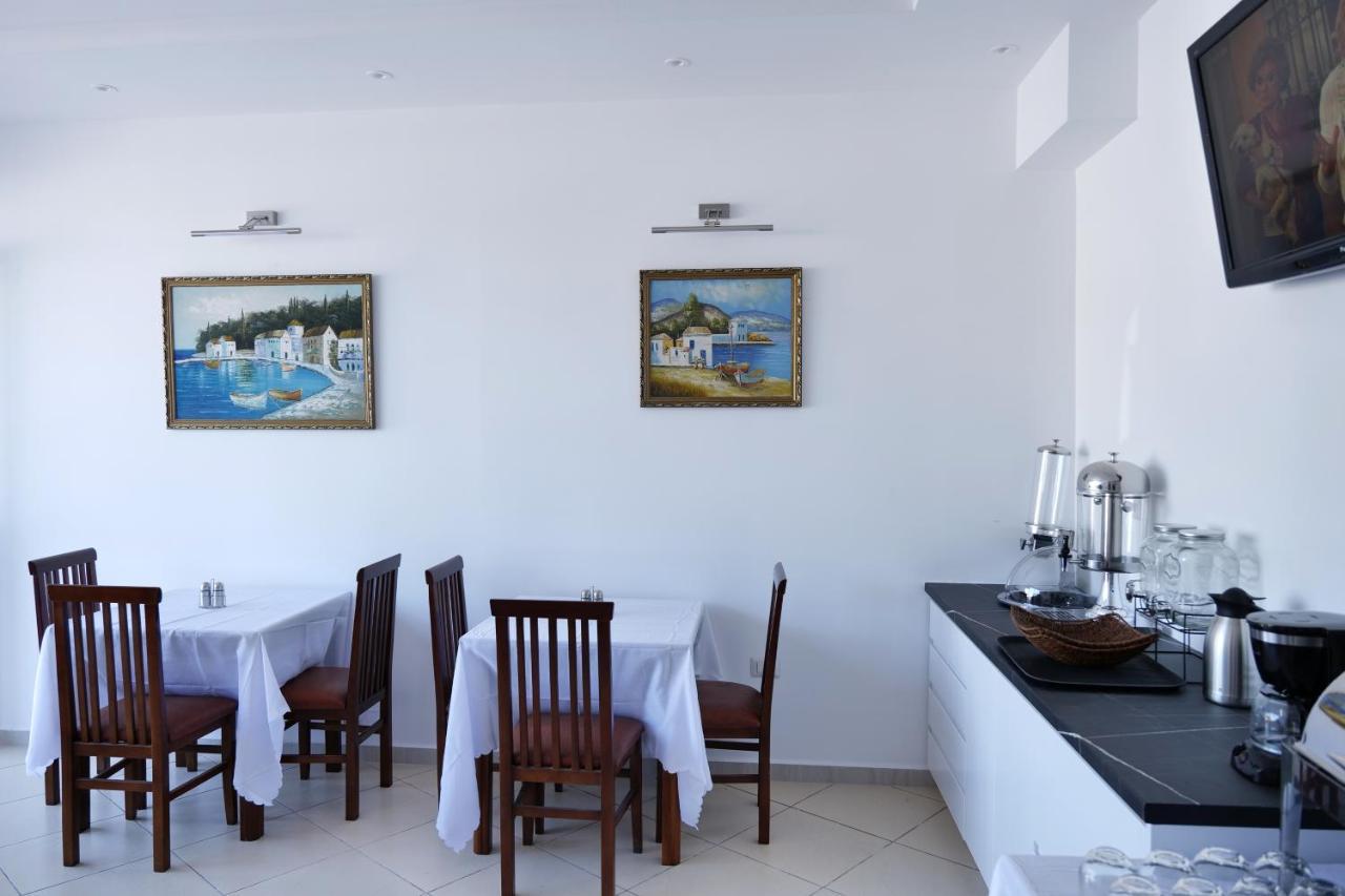Lumi Hotel Sarandë 外观 照片