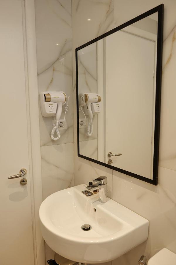 Lumi Hotel Sarandë 外观 照片